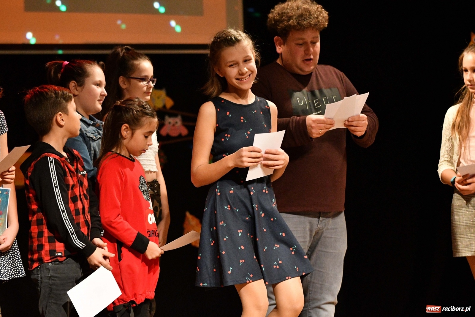 Zdjęcie w galerii na portalu naszraciborz.pl: Na jesienną nutę. Wieczór z piosenką w MDK  wiadomości z regionu