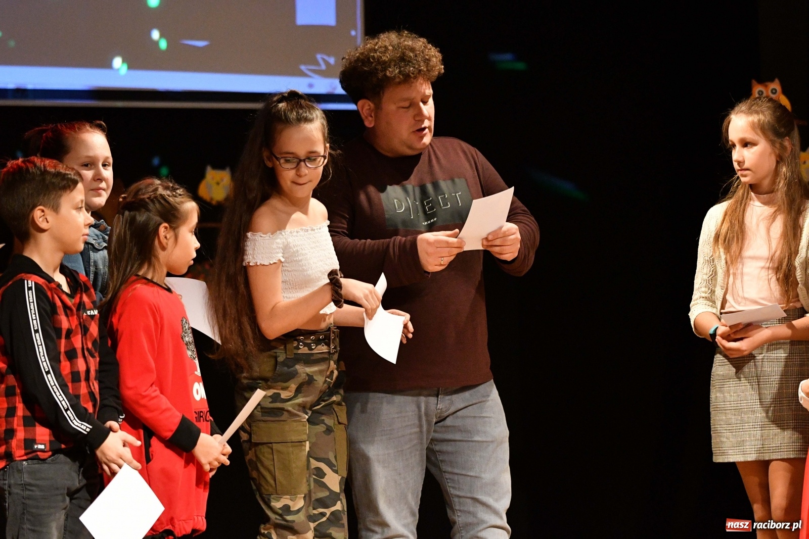 Zdjęcie w galerii na portalu naszraciborz.pl: Na jesienną nutę. Wieczór z piosenką w MDK  wiadomości z regionu