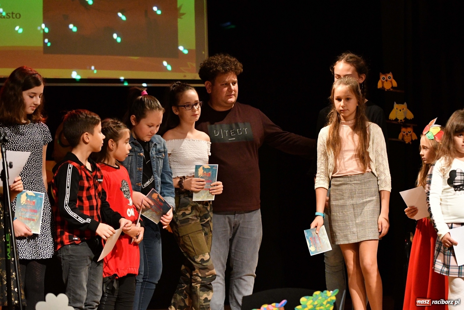 Zdjęcie w galerii na portalu naszraciborz.pl: Na jesienną nutę. Wieczór z piosenką w MDK  wiadomości z regionu