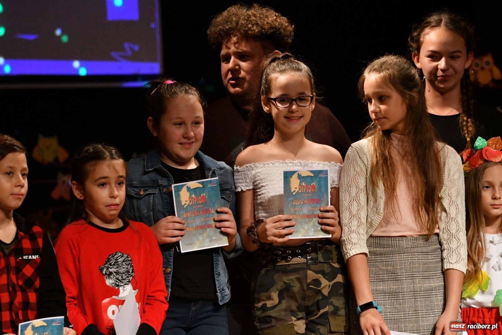 Zdjęcie w galerii na portalu naszraciborz.pl: Na jesienną nutę. Wieczór z piosenką w MDK  wiadomości z regionu