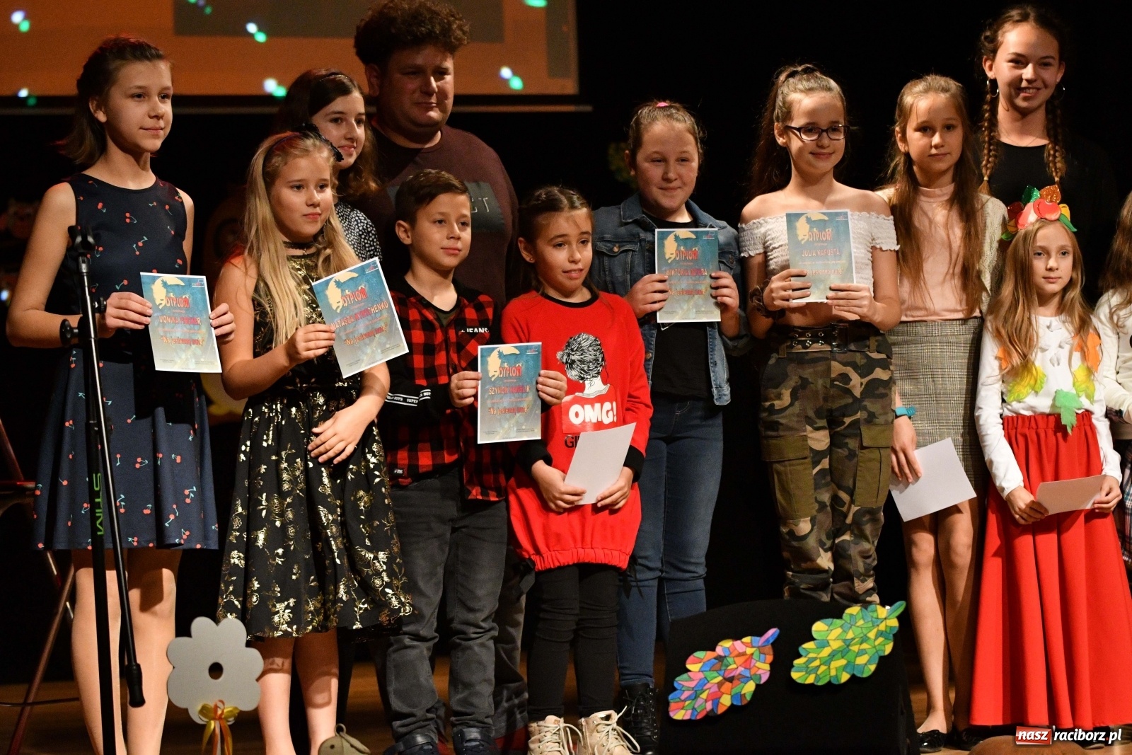 Zdjęcie w galerii na portalu naszraciborz.pl: Na jesienną nutę. Wieczór z piosenką w MDK  wiadomości z regionu