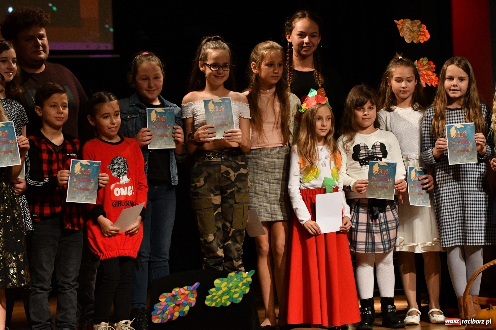 Zdjęcie w galerii na portalu naszraciborz.pl: Na jesienną nutę. Wieczór z piosenką w MDK  wiadomości z regionu