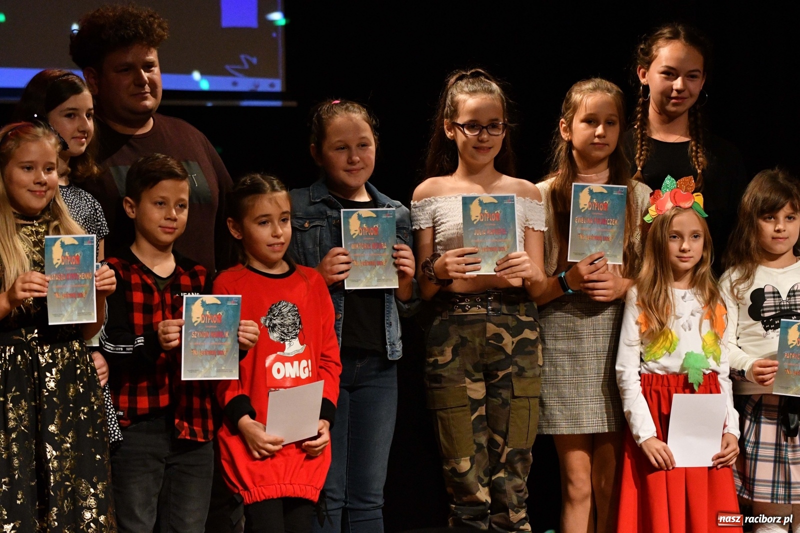 Zdjęcie w galerii na portalu naszraciborz.pl: Na jesienną nutę. Wieczór z piosenką w MDK  wiadomości z regionu