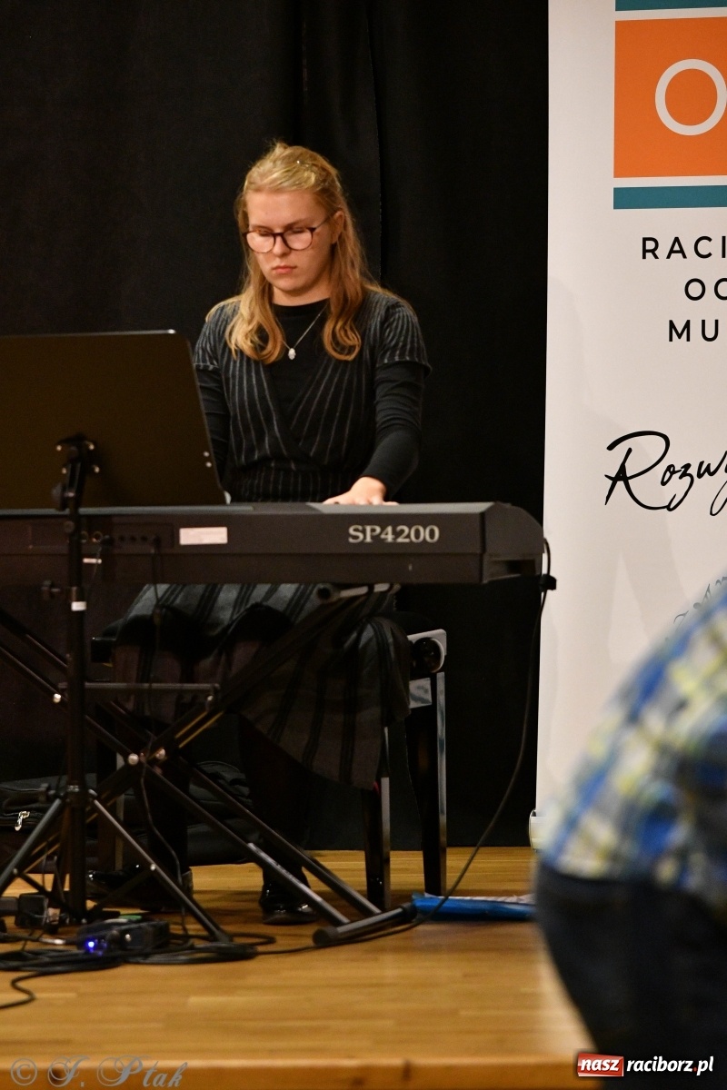 Zdjęcie w galerii na portalu naszraciborz.pl: Zamek zabrzmiał jesienną muzyką [FOTO i WIDEO] wiadomości z regionu