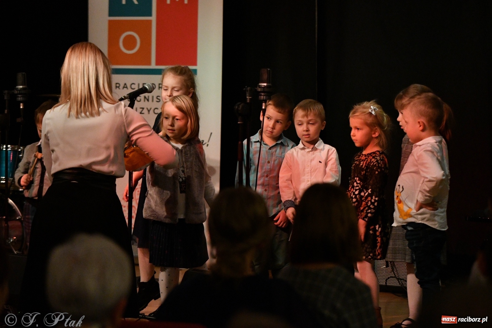 Zdjęcie w galerii na portalu naszraciborz.pl: Zamek zabrzmiał jesienną muzyką [FOTO i WIDEO] wiadomości z regionu