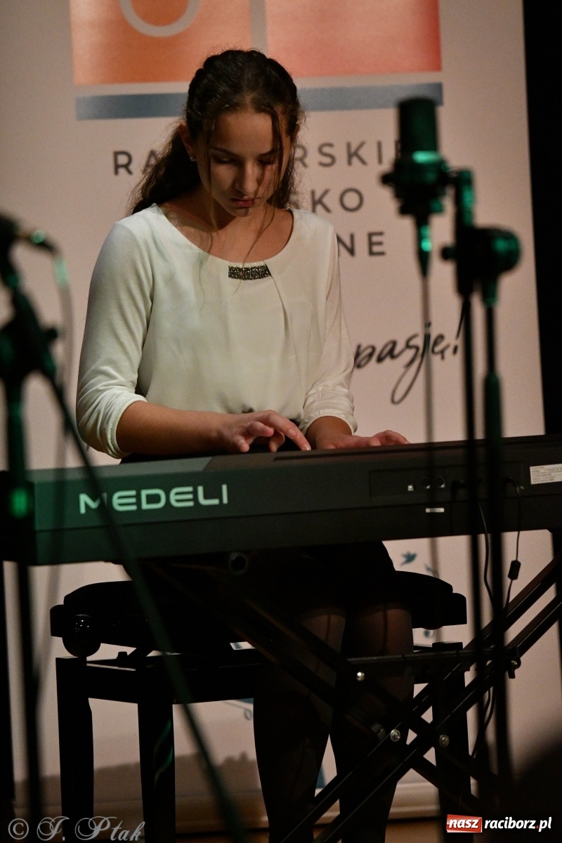 Zdjęcie w galerii na portalu naszraciborz.pl: Zamek zabrzmiał jesienną muzyką [FOTO i WIDEO] wiadomości z regionu