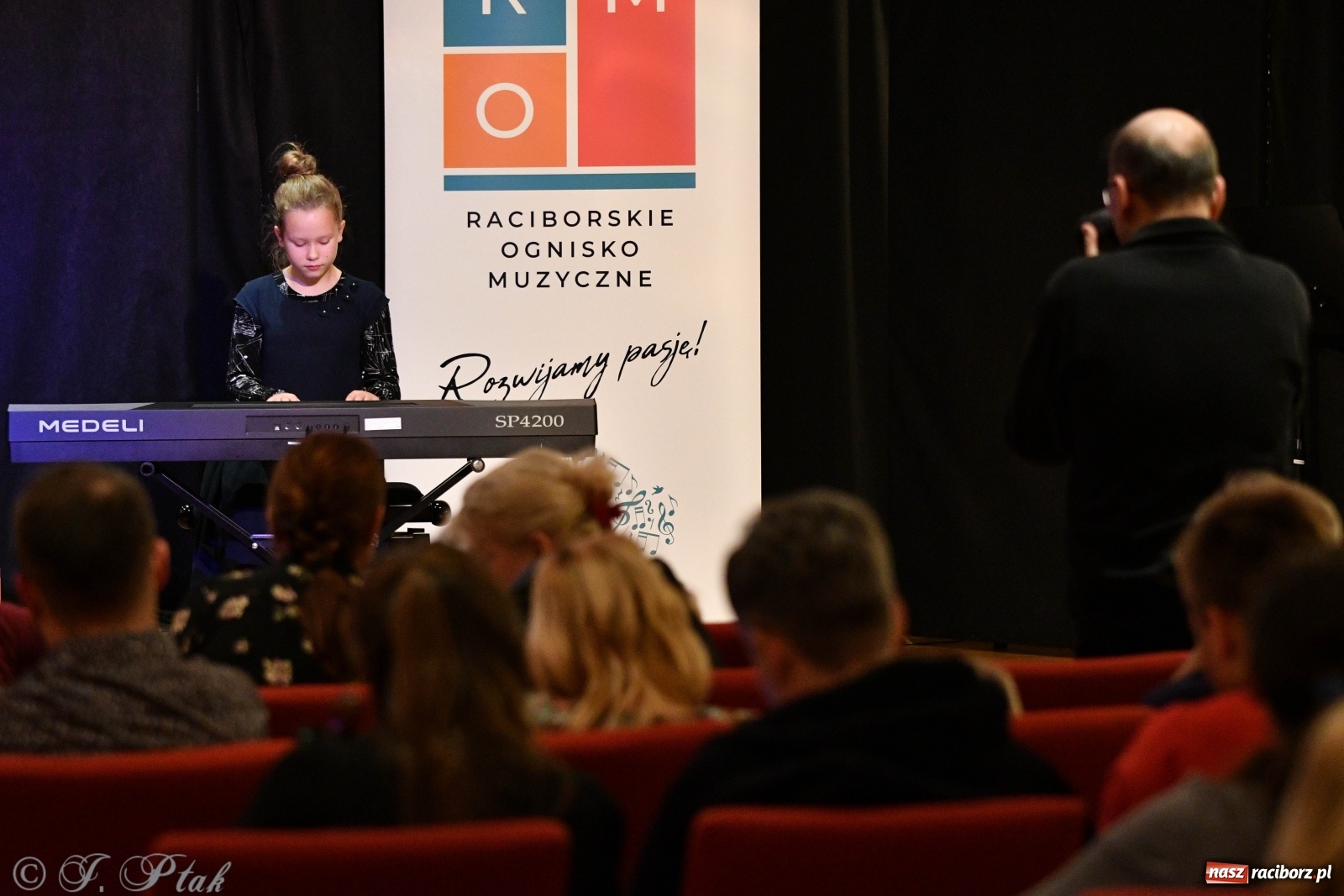 Zdjęcie w galerii na portalu naszraciborz.pl: Zamek zabrzmiał jesienną muzyką [FOTO i WIDEO] wiadomości z regionu