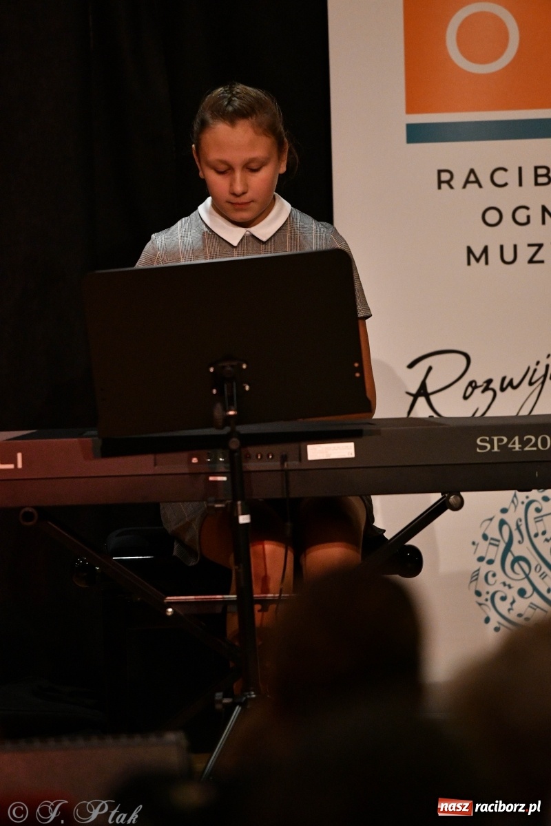 Zdjęcie w galerii na portalu naszraciborz.pl: Zamek zabrzmiał jesienną muzyką [FOTO i WIDEO] wiadomości z regionu