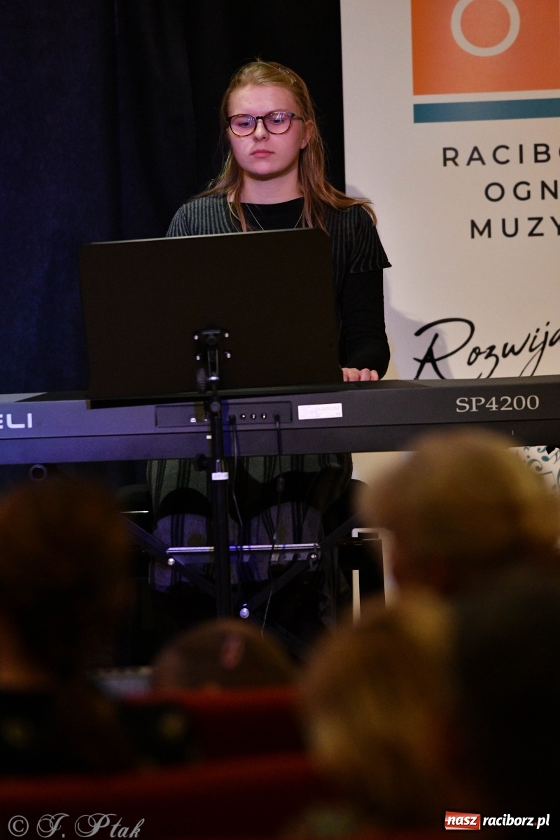 Zdjęcie w galerii na portalu naszraciborz.pl: Zamek zabrzmiał jesienną muzyką [FOTO i WIDEO] wiadomości z regionu