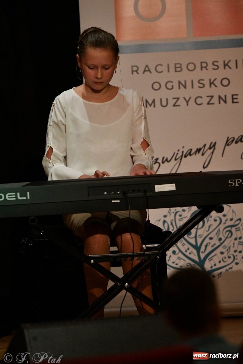 Zdjęcie w galerii na portalu naszraciborz.pl: Zamek zabrzmiał jesienną muzyką [FOTO i WIDEO] wiadomości z regionu