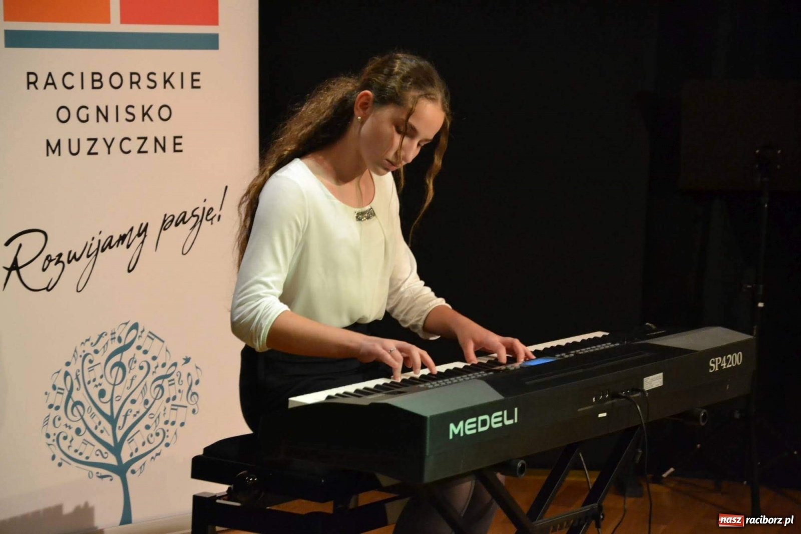 Zdjęcie w galerii na portalu naszraciborz.pl: Zamek zabrzmiał jesienną muzyką [FOTO i WIDEO] wiadomości z regionu