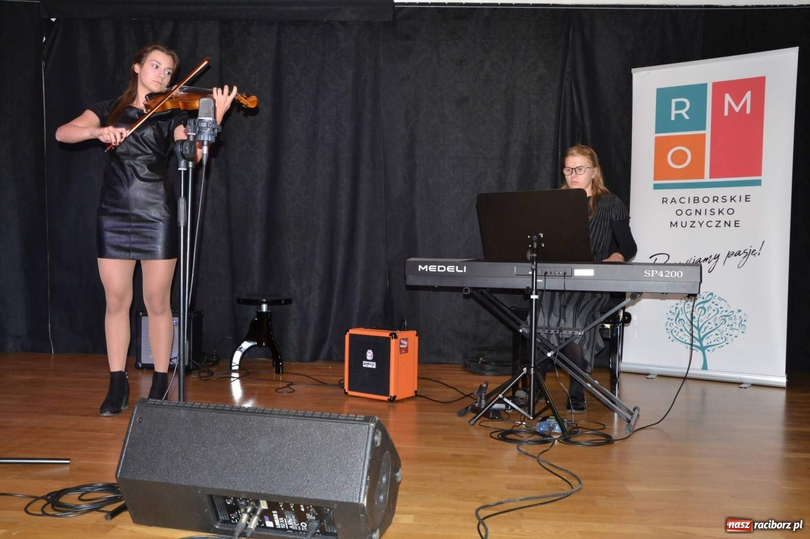 Zdjęcie w galerii na portalu naszraciborz.pl: Zamek zabrzmiał jesienną muzyką [FOTO i WIDEO] wiadomości z regionu