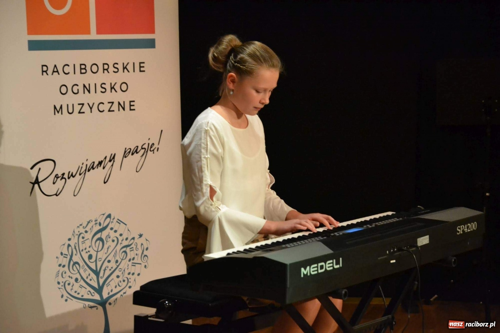 Zdjęcie w galerii na portalu naszraciborz.pl: Zamek zabrzmiał jesienną muzyką [FOTO i WIDEO] wiadomości z regionu