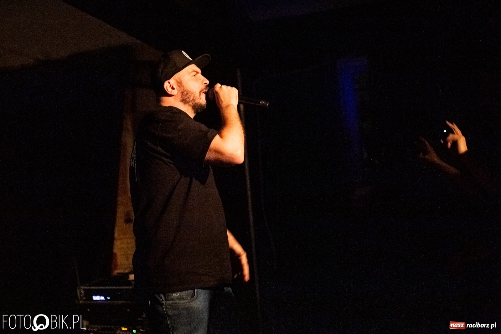 Zdjęcie w galerii na portalu naszraciborz.pl: O.S.T.R. na Przystanku Kulturalnym Koniec Świata wiadomości z regionu