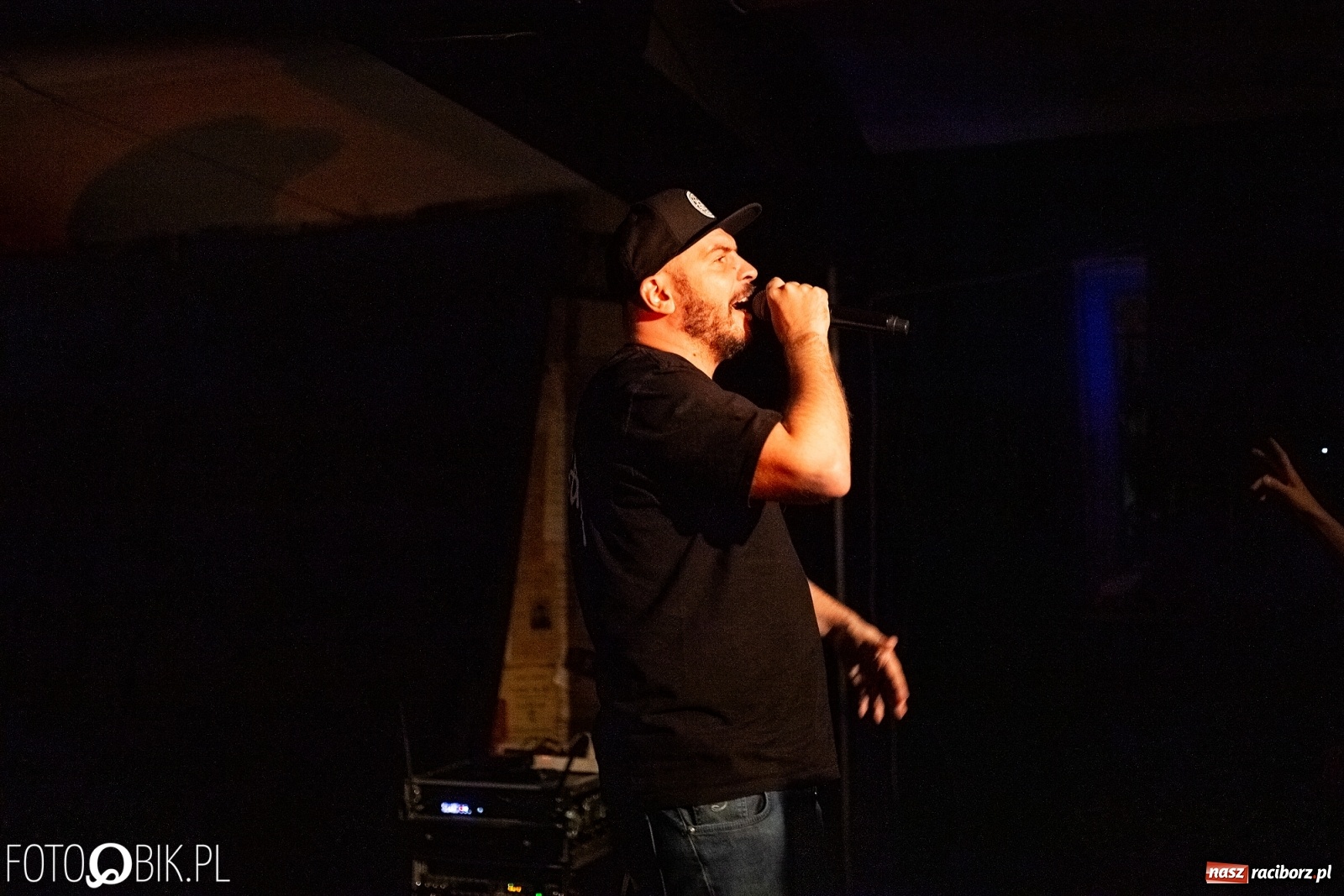 Zdjęcie w galerii na portalu naszraciborz.pl: O.S.T.R. na Przystanku Kulturalnym Koniec Świata wiadomości z regionu