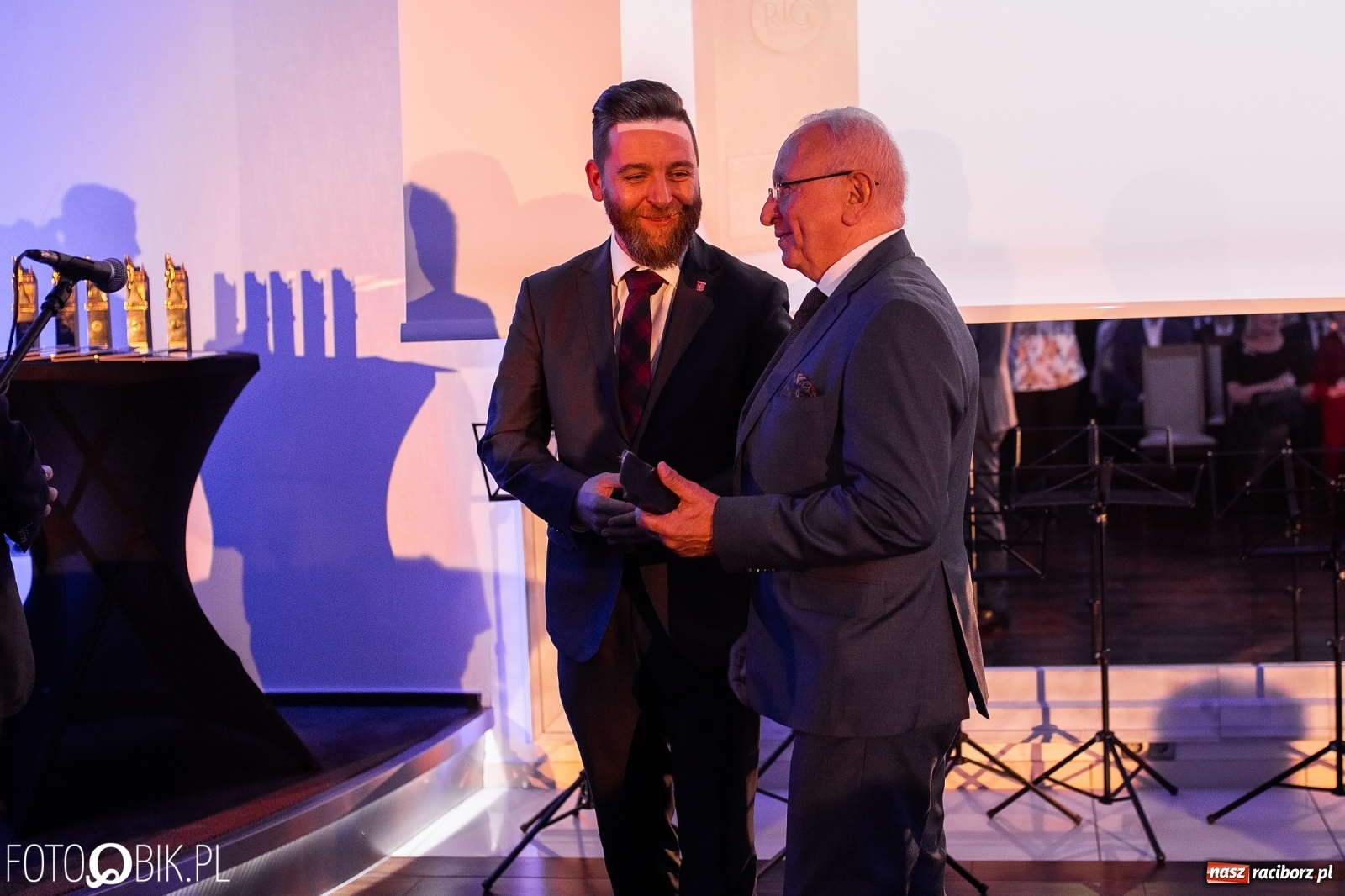 Zdjęcie w galerii na portalu naszraciborz.pl: Wręczono Filary Ziemi Raciborskiej [FOTO] wiadomości z regionu