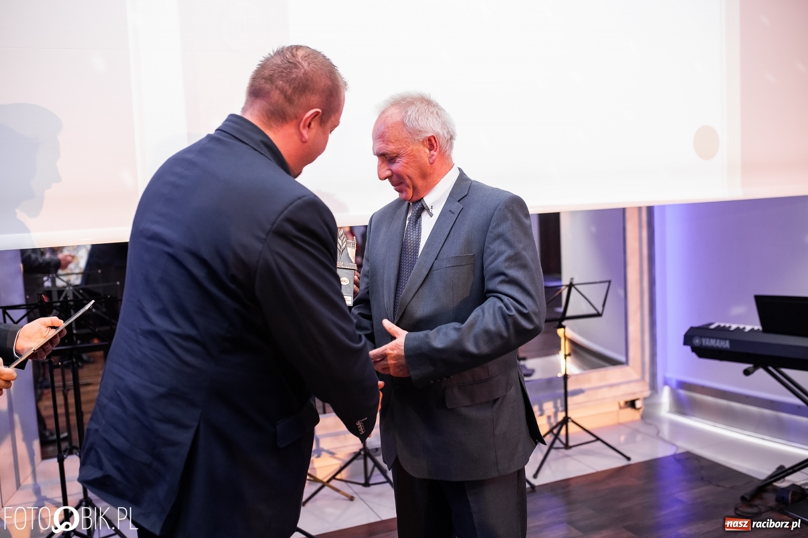 Zdjęcie w galerii na portalu naszraciborz.pl: Wręczono Filary Ziemi Raciborskiej [FOTO] wiadomości z regionu