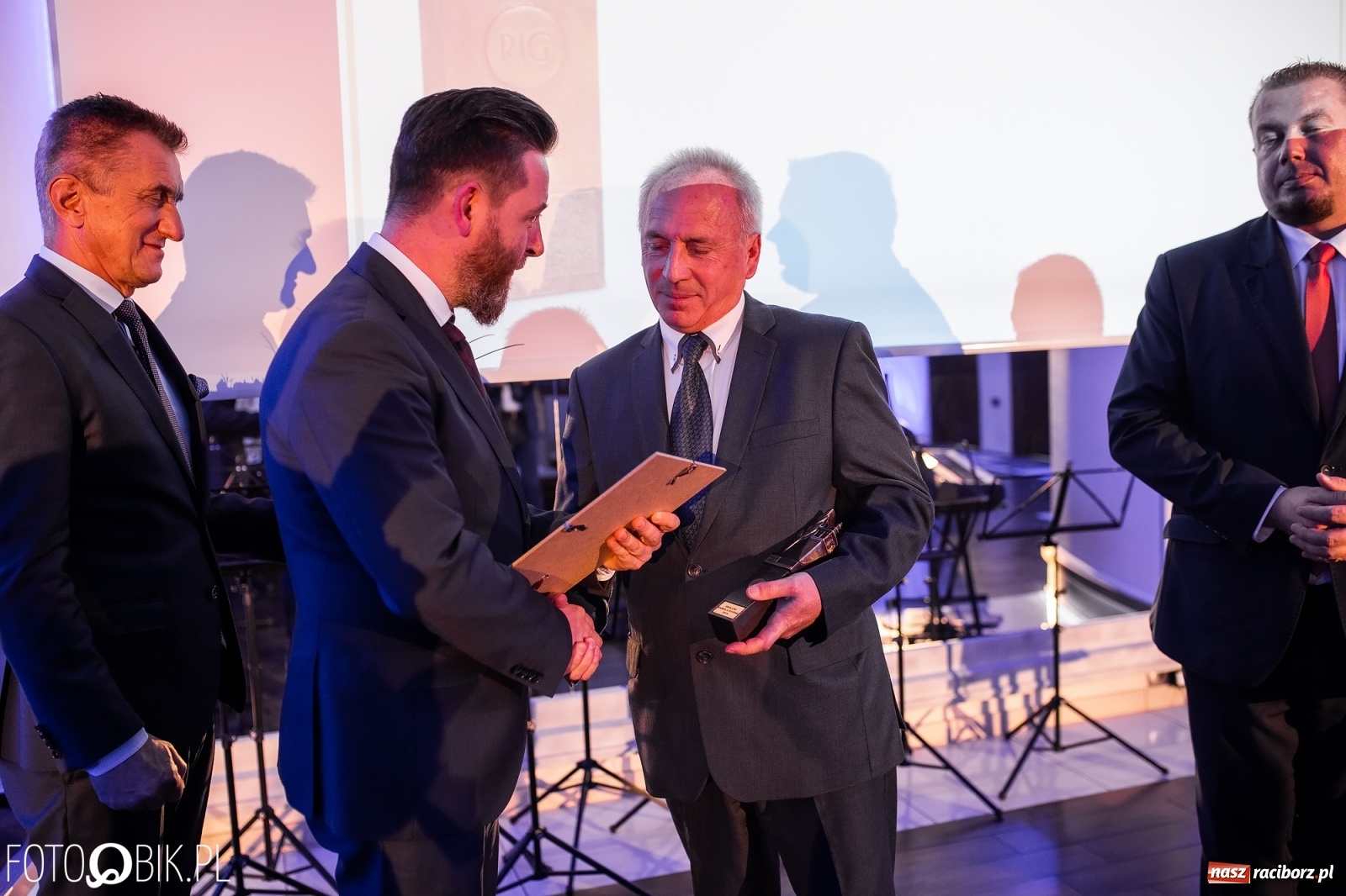 Zdjęcie w galerii na portalu naszraciborz.pl: Wręczono Filary Ziemi Raciborskiej [FOTO] wiadomości z regionu