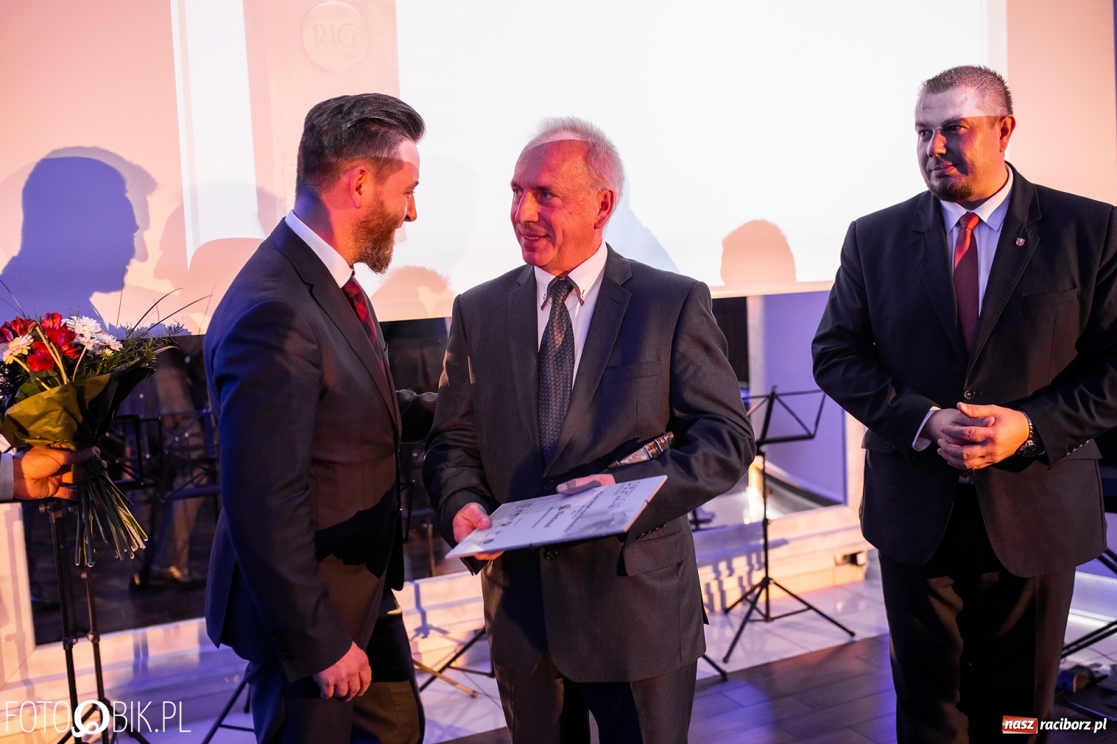 Zdjęcie w galerii na portalu naszraciborz.pl: Wręczono Filary Ziemi Raciborskiej [FOTO] wiadomości z regionu