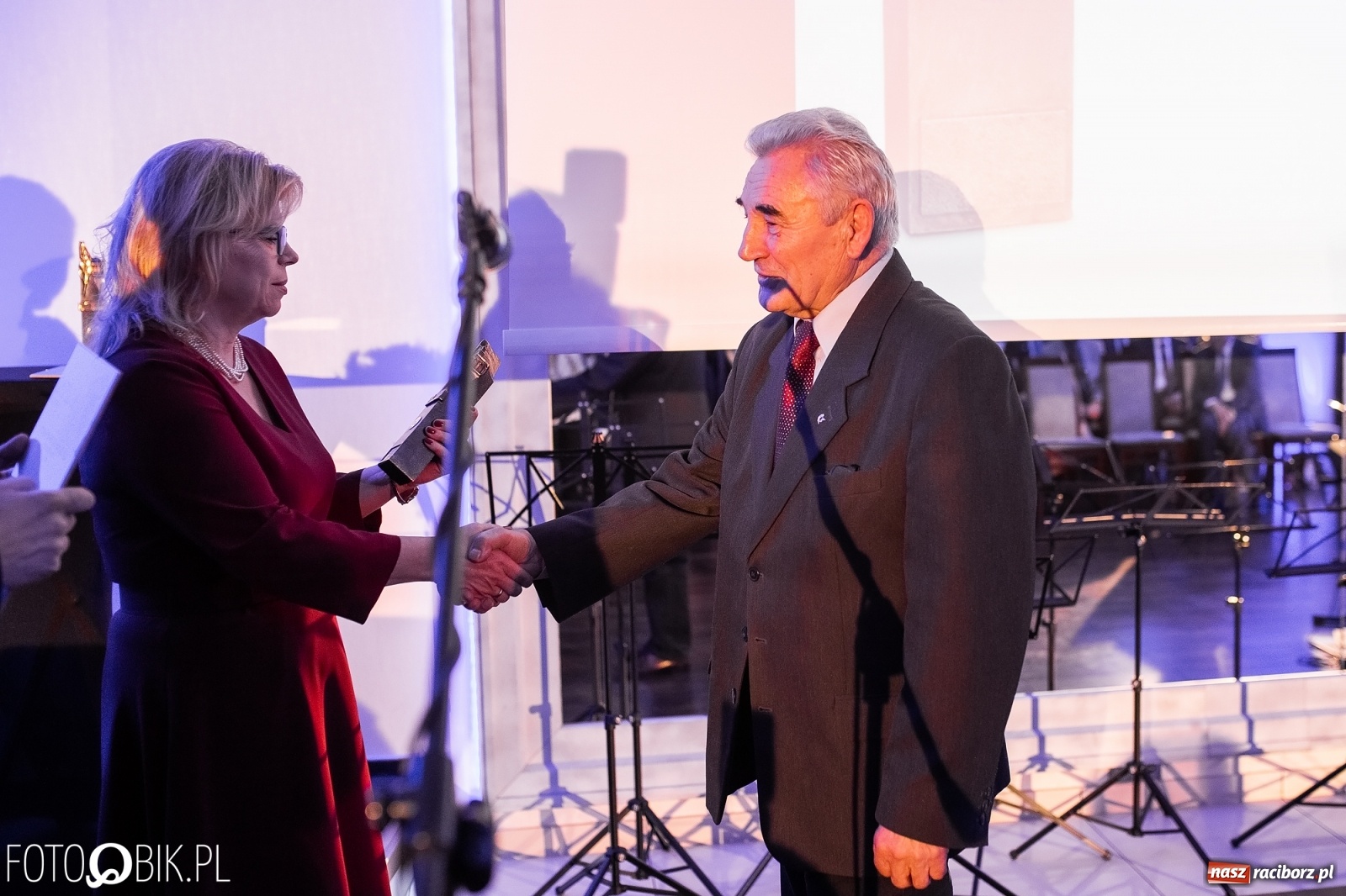 Zdjęcie w galerii na portalu naszraciborz.pl: Wręczono Filary Ziemi Raciborskiej [FOTO] wiadomości z regionu