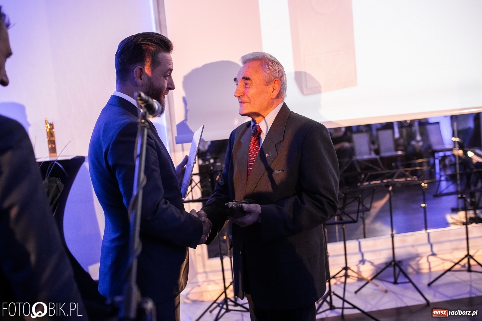 Zdjęcie w galerii na portalu naszraciborz.pl: Wręczono Filary Ziemi Raciborskiej [FOTO] wiadomości z regionu