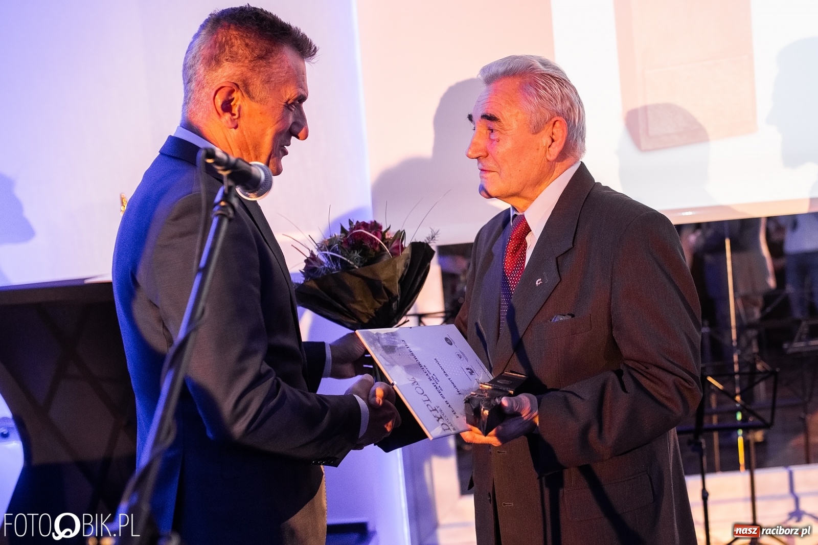 Zdjęcie w galerii na portalu naszraciborz.pl: Wręczono Filary Ziemi Raciborskiej [FOTO] wiadomości z regionu