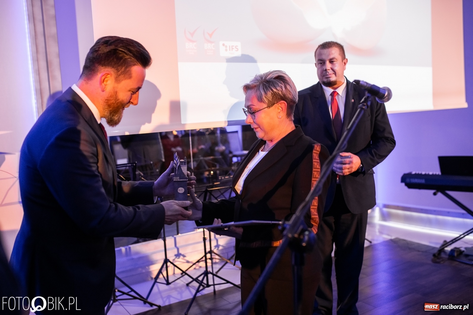 Zdjęcie w galerii na portalu naszraciborz.pl: Wręczono Filary Ziemi Raciborskiej [FOTO] wiadomości z regionu