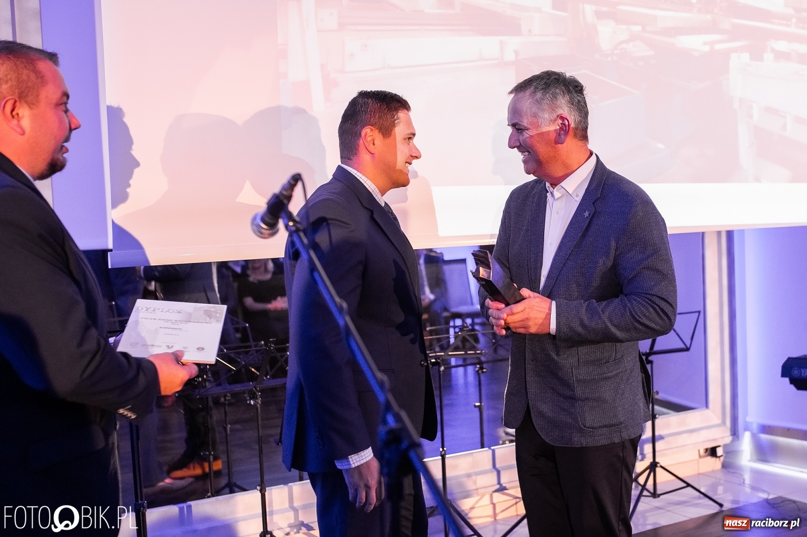 Zdjęcie w galerii na portalu naszraciborz.pl: Wręczono Filary Ziemi Raciborskiej [FOTO] wiadomości z regionu