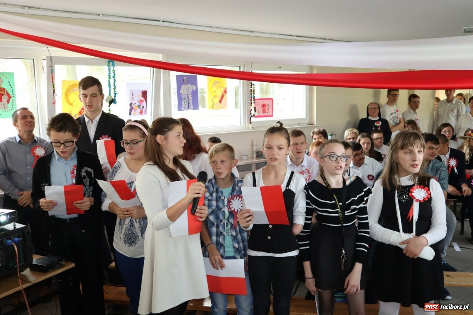 Zdjęcie w galerii na portalu naszraciborz.pl: Patriotycznie w ZSS, czyli 101. Rocznica Odzyskania Niepodległości  wiadomości z regionu