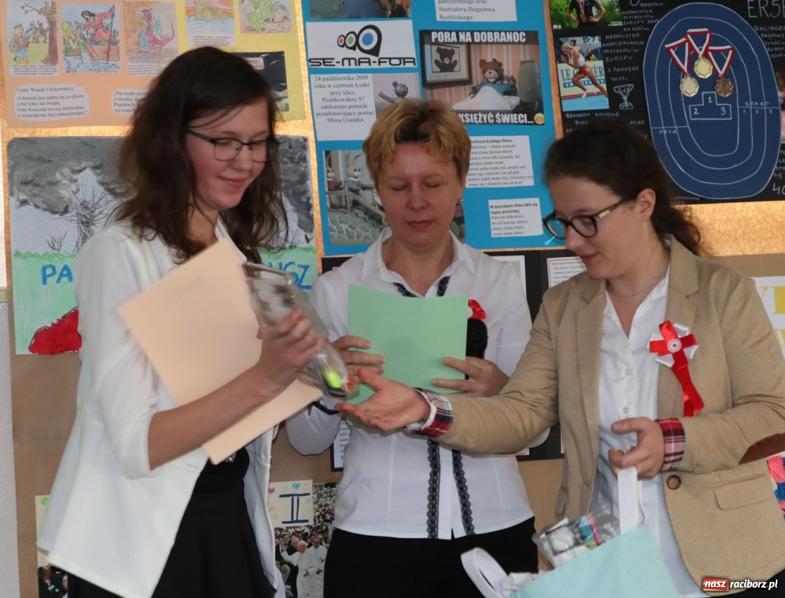 Zdjęcie w galerii na portalu naszraciborz.pl: Patriotycznie w ZSS, czyli 101. Rocznica Odzyskania Niepodległości  wiadomości z regionu