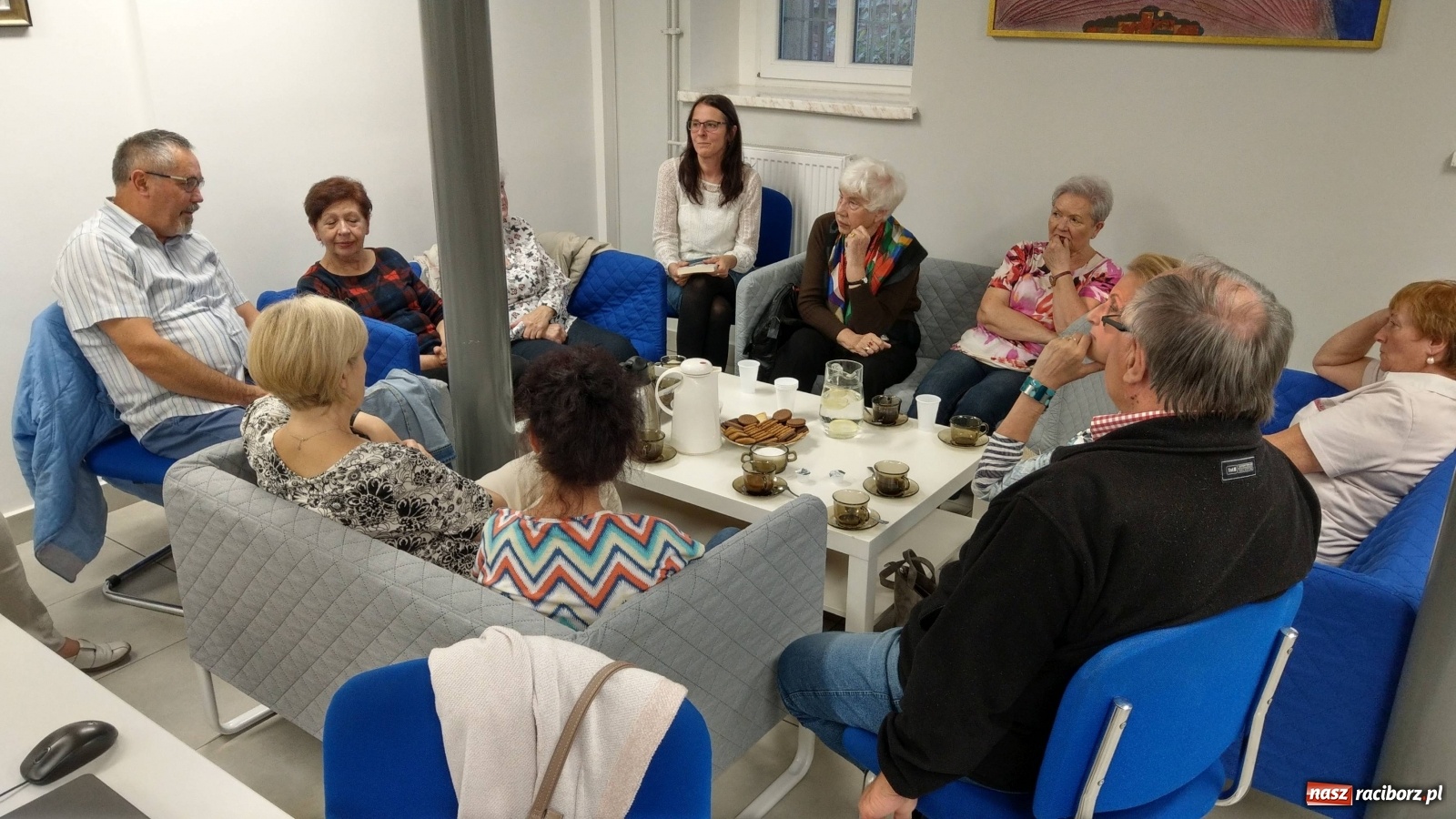 Zdjęcie w galerii na portalu naszraciborz.pl: Listopadowe dyskusje w bibliotece  wiadomości z regionu