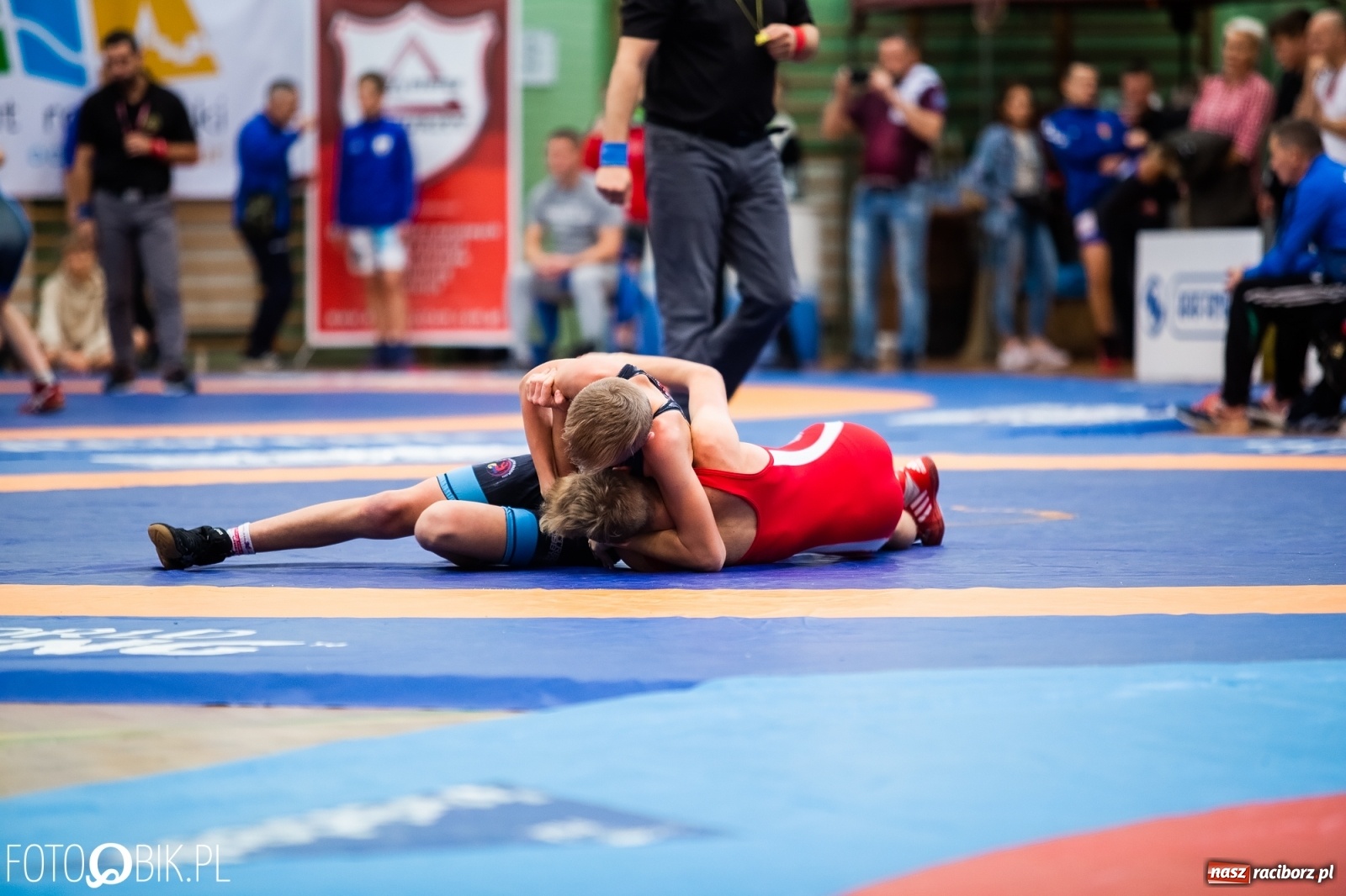 Zdjęcie w galerii na portalu naszraciborz.pl: Mistrzostwa Polski Młodzików w Zapasach w Arenie Rafako wiadomości z regionu