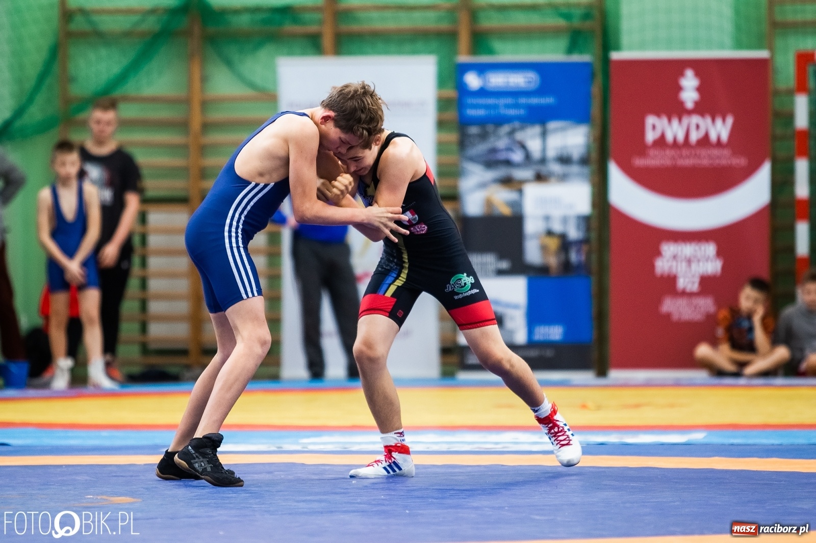 Zdjęcie w galerii na portalu naszraciborz.pl: Mistrzostwa Polski Młodzików w Zapasach w Arenie Rafako wiadomości z regionu
