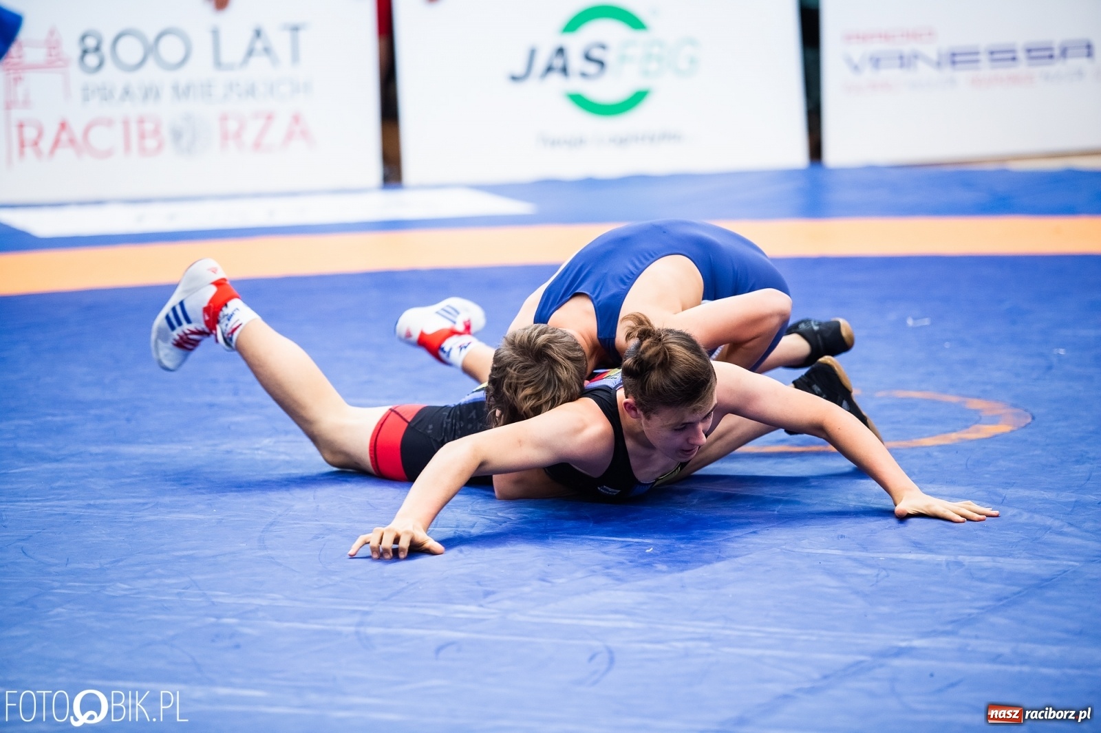 Zdjęcie w galerii na portalu naszraciborz.pl: Mistrzostwa Polski Młodzików w Zapasach w Arenie Rafako wiadomości z regionu