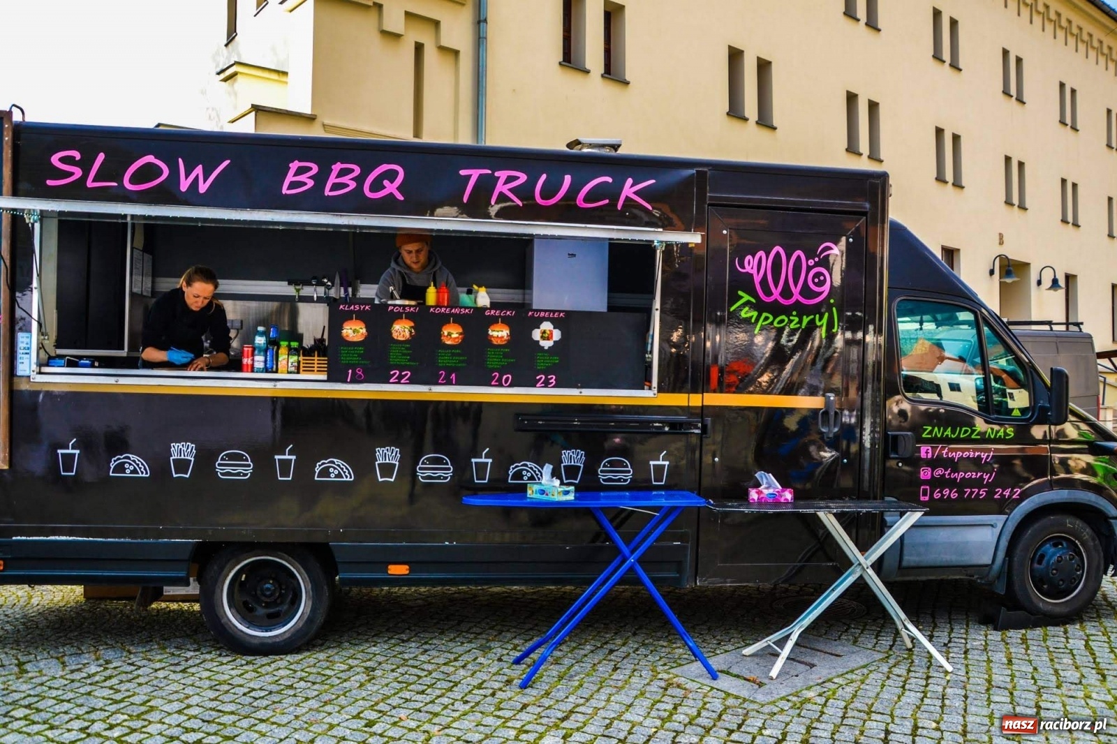 Zdjęcie w galerii na portalu naszraciborz.pl: Jesienna degustacja w plenerze. Food trucki na zamku wiadomości z regionu