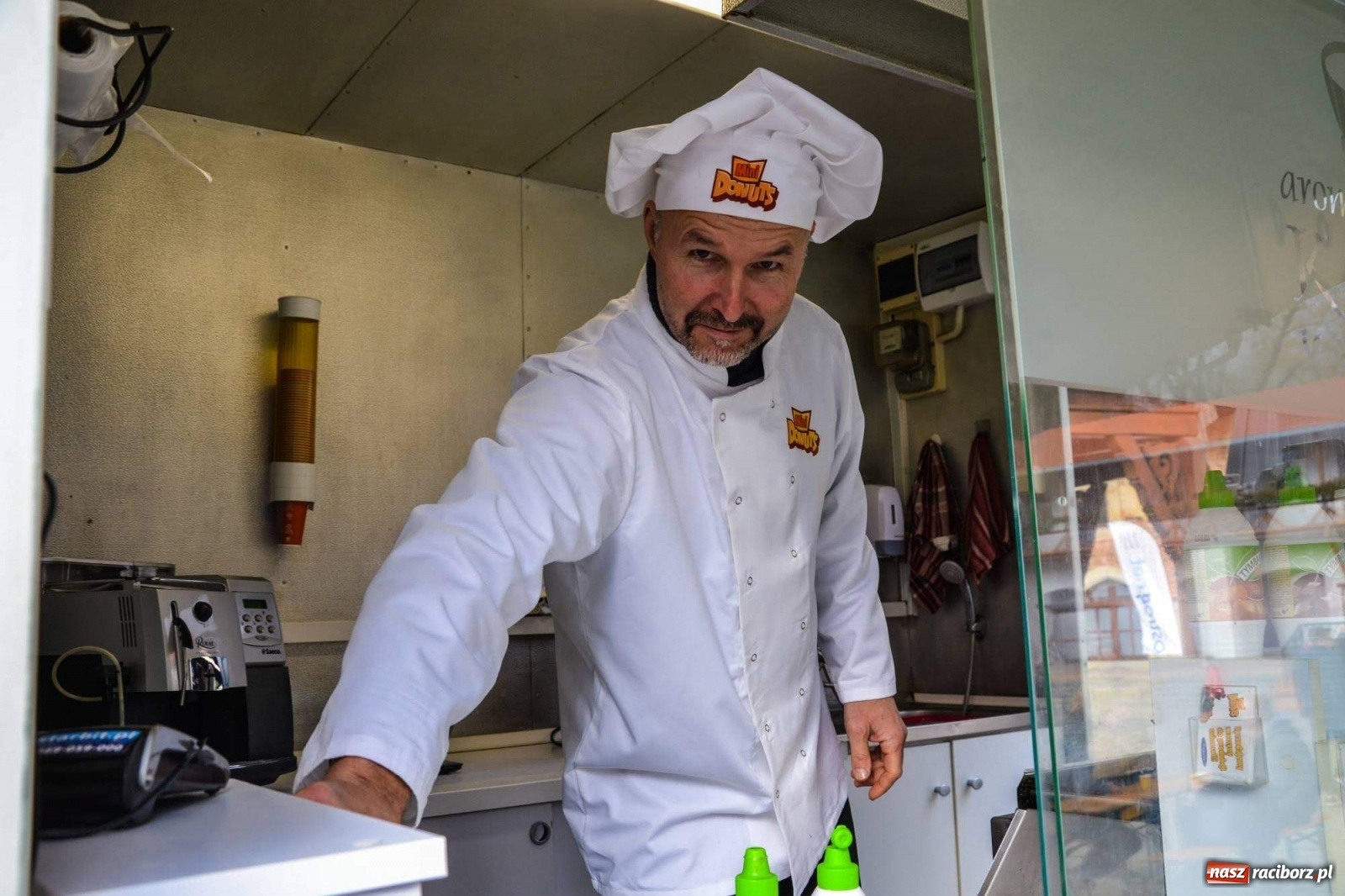 Zdjęcie w galerii na portalu naszraciborz.pl: Jesienna degustacja w plenerze. Food trucki na zamku wiadomości z regionu