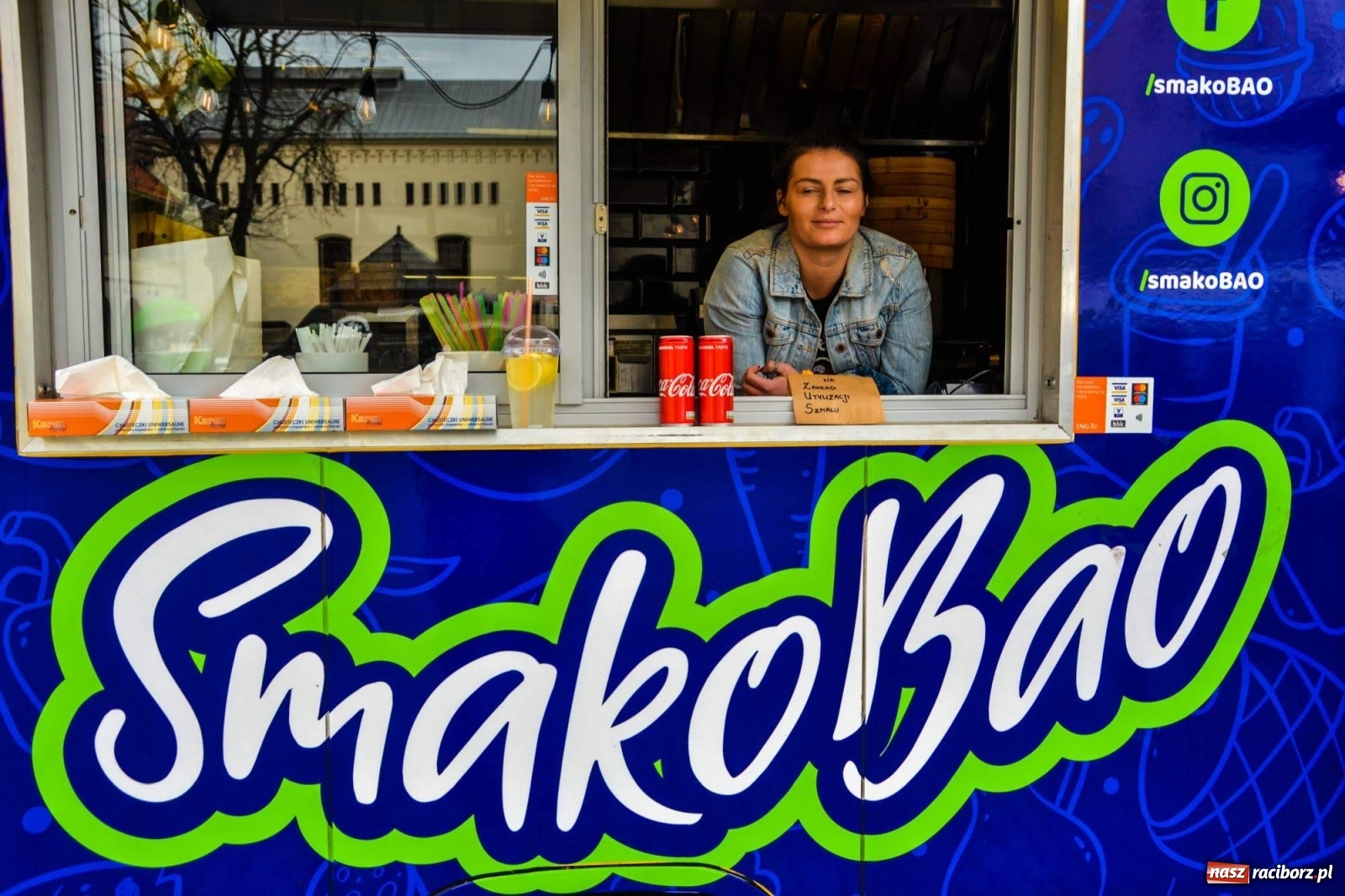 Zdjęcie w galerii na portalu naszraciborz.pl: Jesienna degustacja w plenerze. Food trucki na zamku wiadomości z regionu