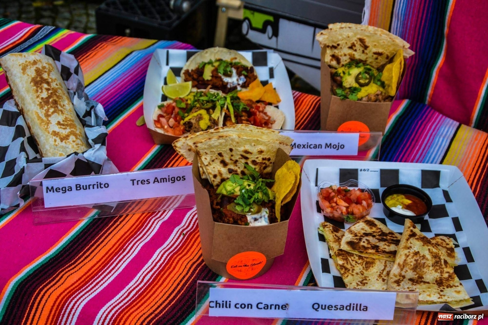 Zdjęcie w galerii na portalu naszraciborz.pl: Jesienna degustacja w plenerze. Food trucki na zamku wiadomości z regionu