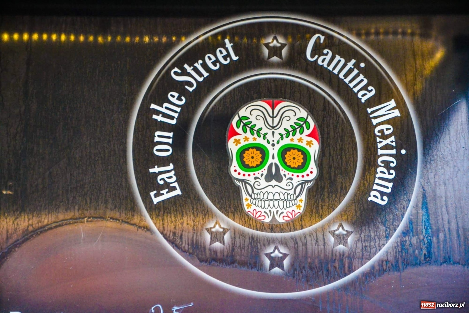 Zdjęcie w galerii na portalu naszraciborz.pl: Jesienna degustacja w plenerze. Food trucki na zamku wiadomości z regionu