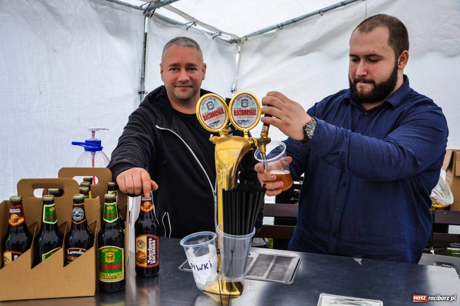 Zdjęcie w galerii na portalu naszraciborz.pl: Jesienna degustacja w plenerze. Food trucki na zamku wiadomości z regionu