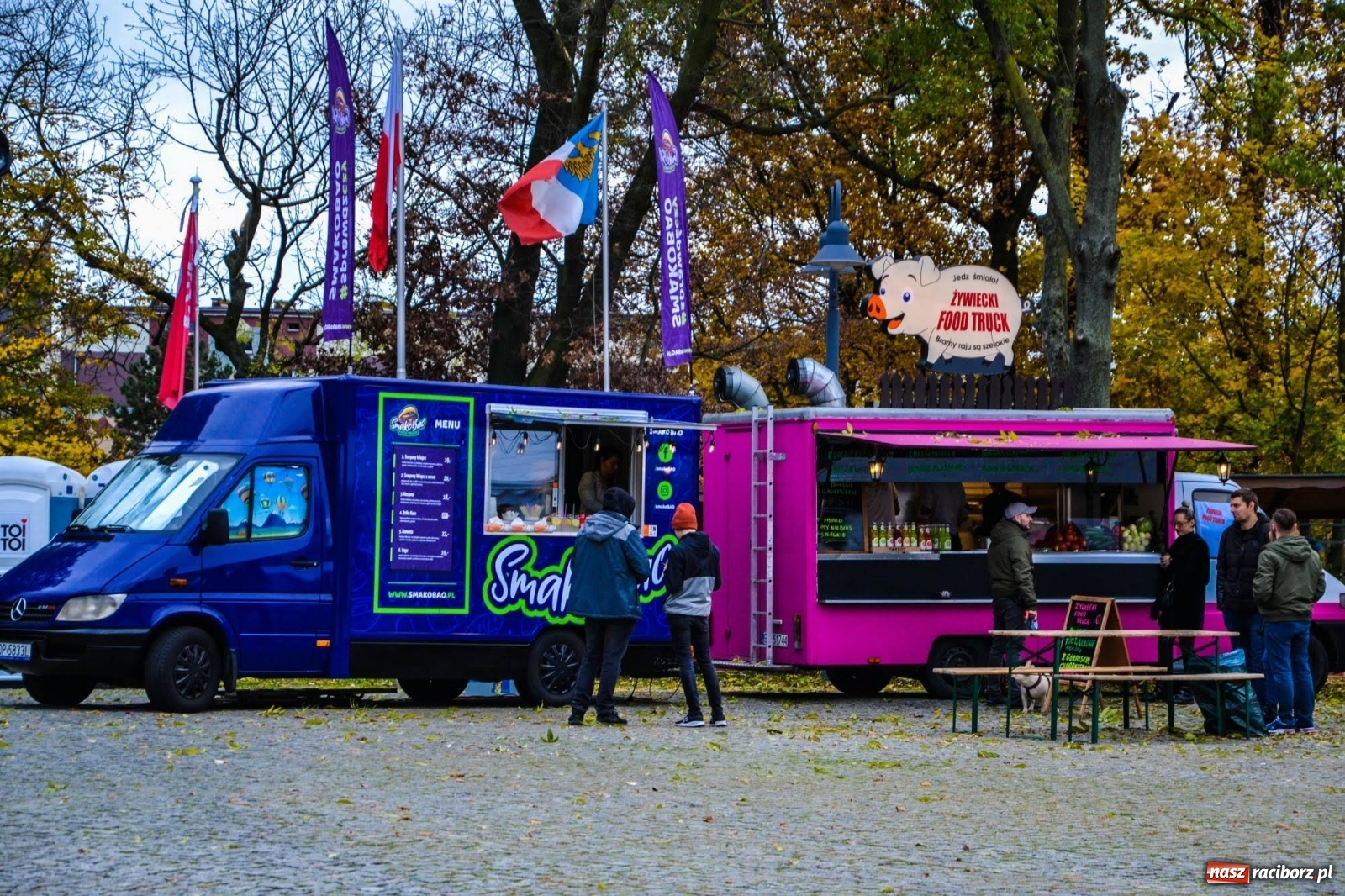 Zdjęcie w galerii na portalu naszraciborz.pl: Jesienna degustacja w plenerze. Food trucki na zamku wiadomości z regionu