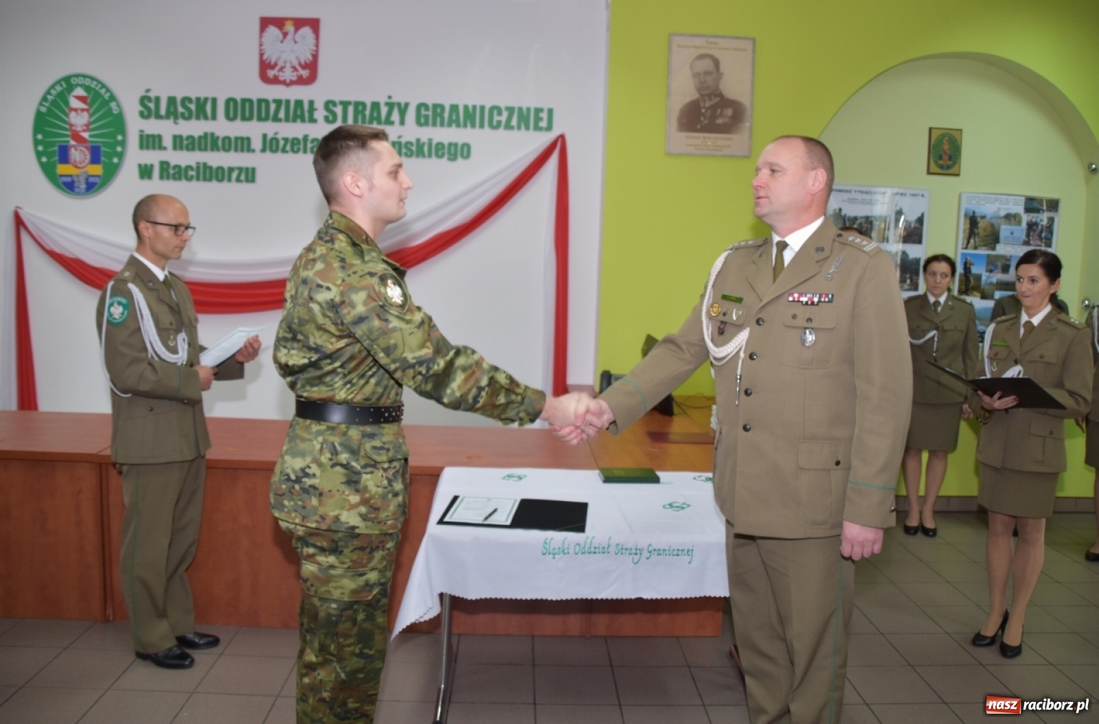 Zdjęcie w galerii na portalu naszraciborz.pl: Ślubowanie i awanse u śląskich pograniczników wiadomości z regionu