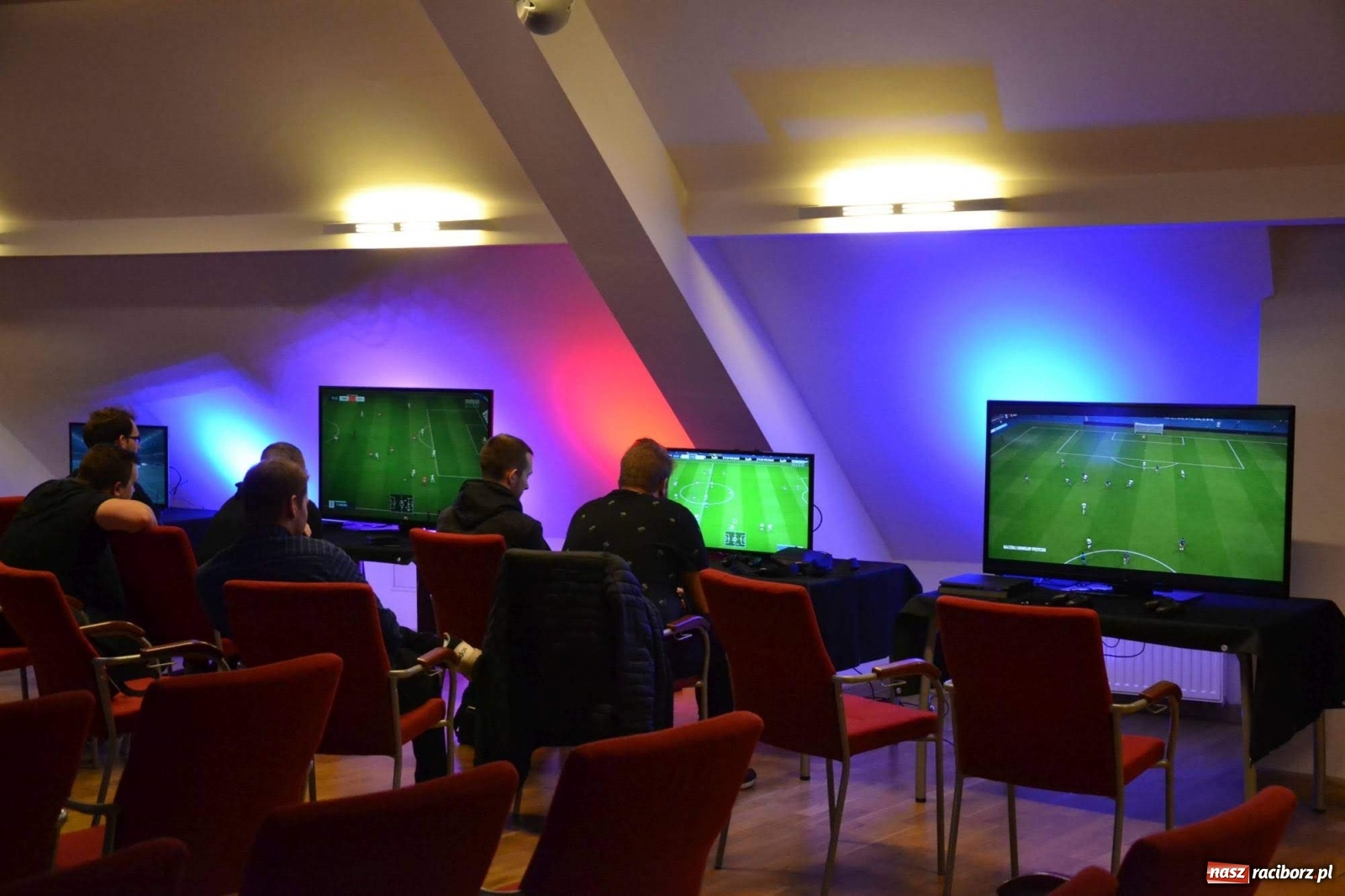 Zdjęcie w galerii na portalu naszraciborz.pl: Na zamku rozegrano turniej w FIFA20  wiadomości z regionu