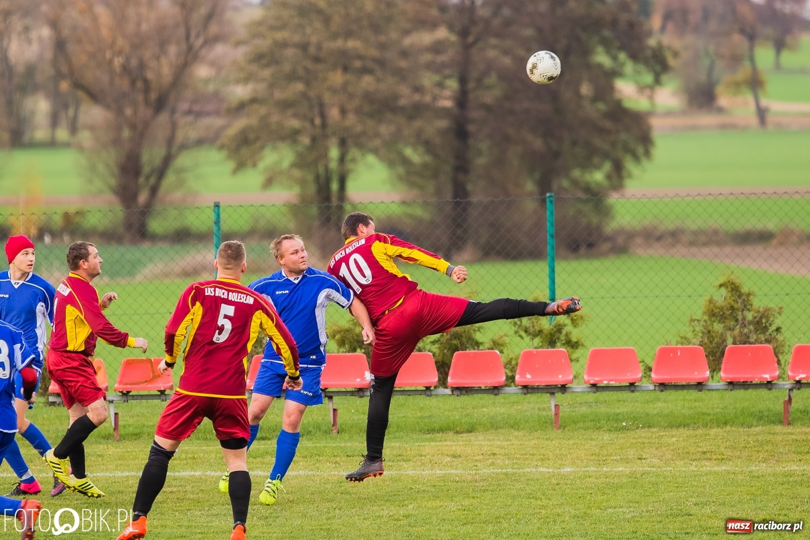 Zdjęcie w galerii na portalu naszraciborz.pl: Niespodzianka w Bolesławiu. Drugi zespół Brzezia lepszy od Ruchu! wiadomości z regionu