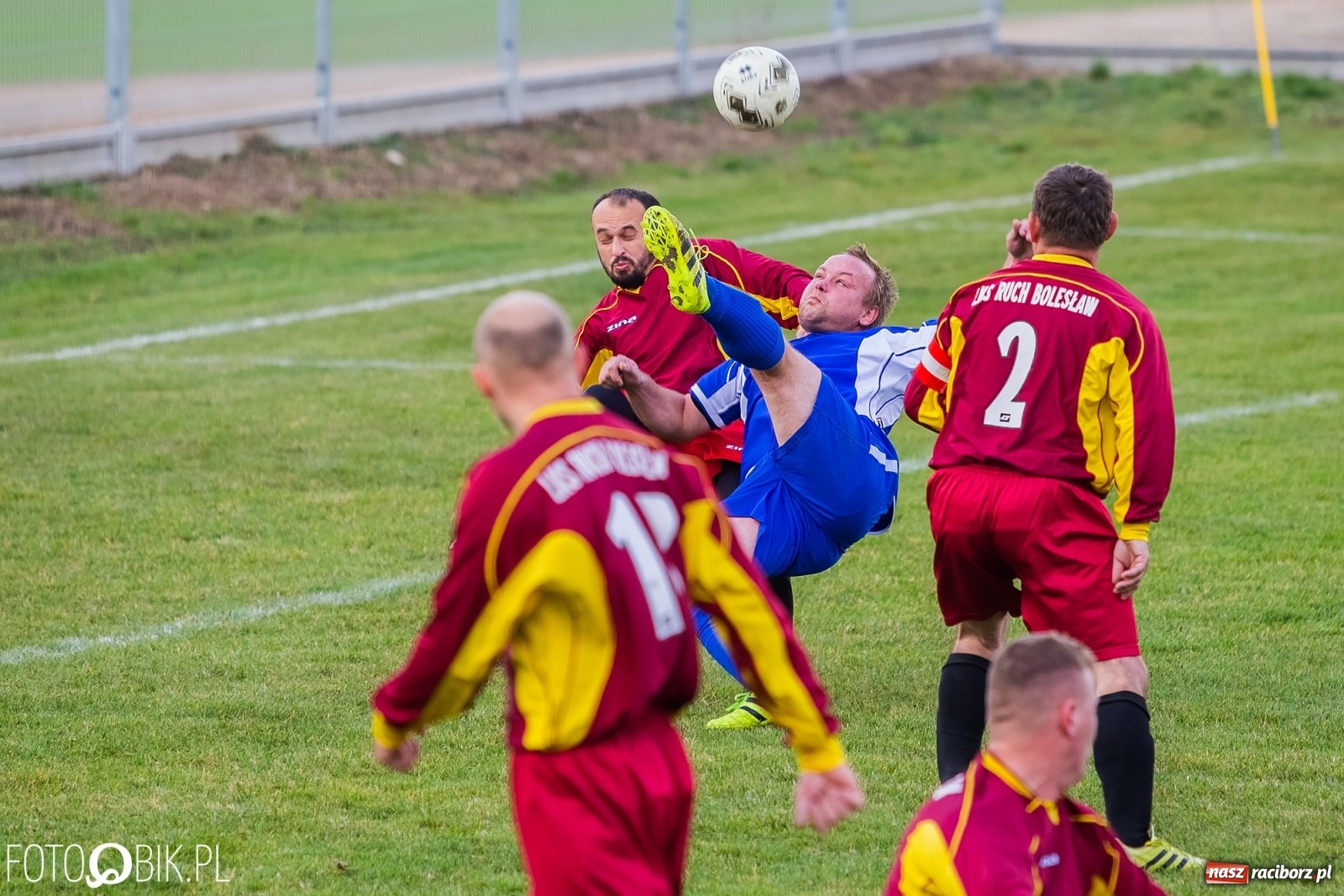 Zdjęcie w galerii na portalu naszraciborz.pl: Niespodzianka w Bolesławiu. Drugi zespół Brzezia lepszy od Ruchu! wiadomości z regionu