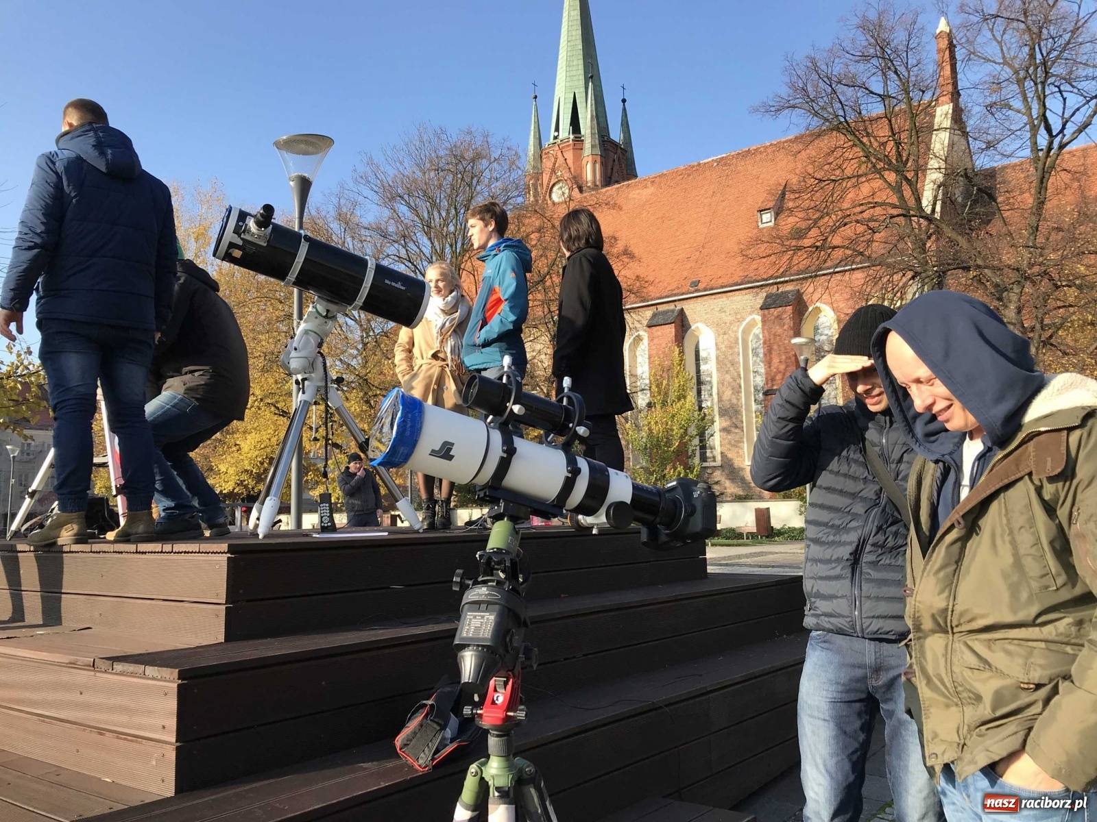 Zdjęcie w galerii na portalu naszraciborz.pl: Merkury jak jeden piksel. Małe obserwatorium przy raciborskiej fontannie wiadomości z regionu