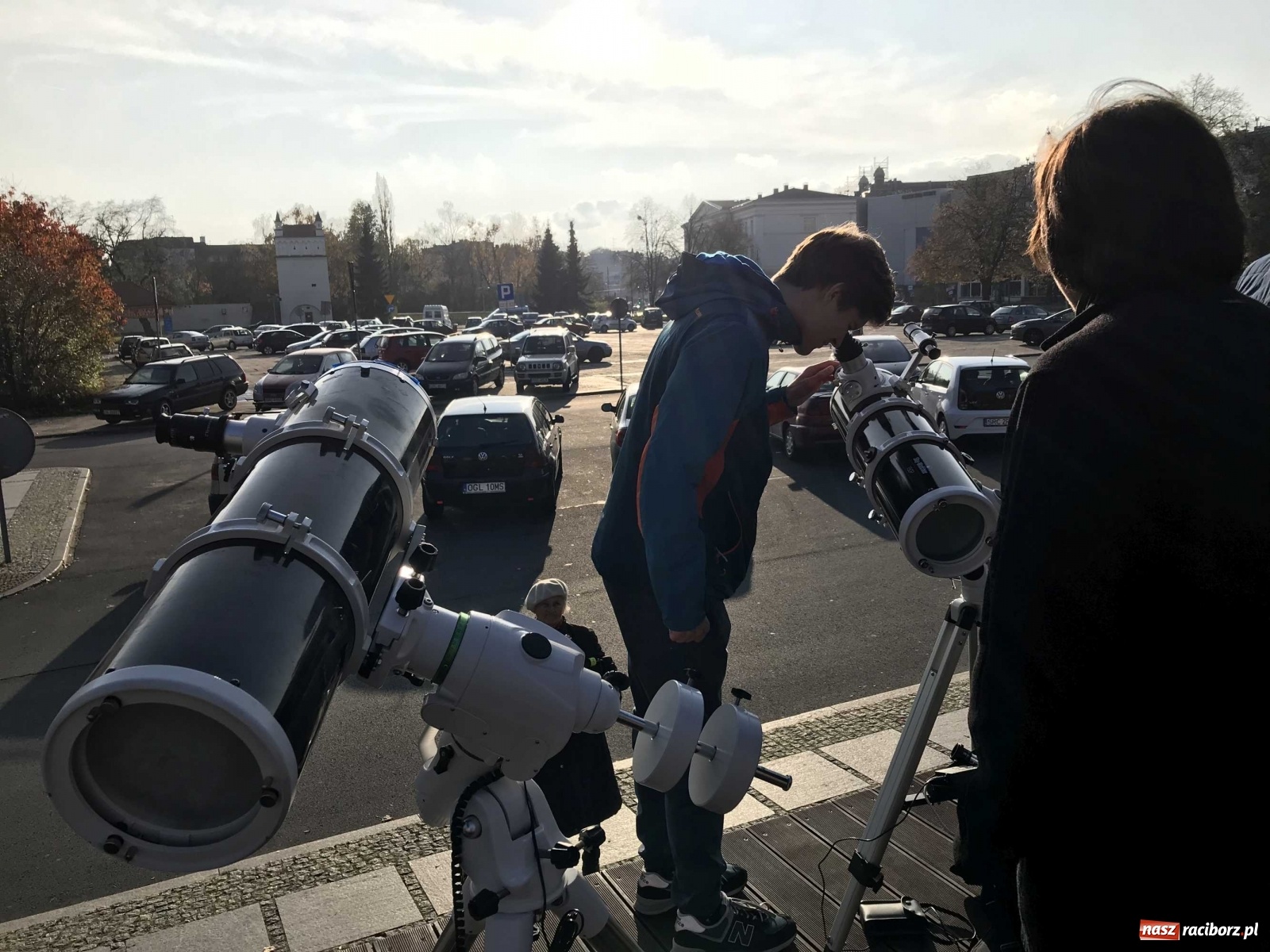 Zdjęcie w galerii na portalu naszraciborz.pl: Merkury jak jeden piksel. Małe obserwatorium przy raciborskiej fontannie wiadomości z regionu