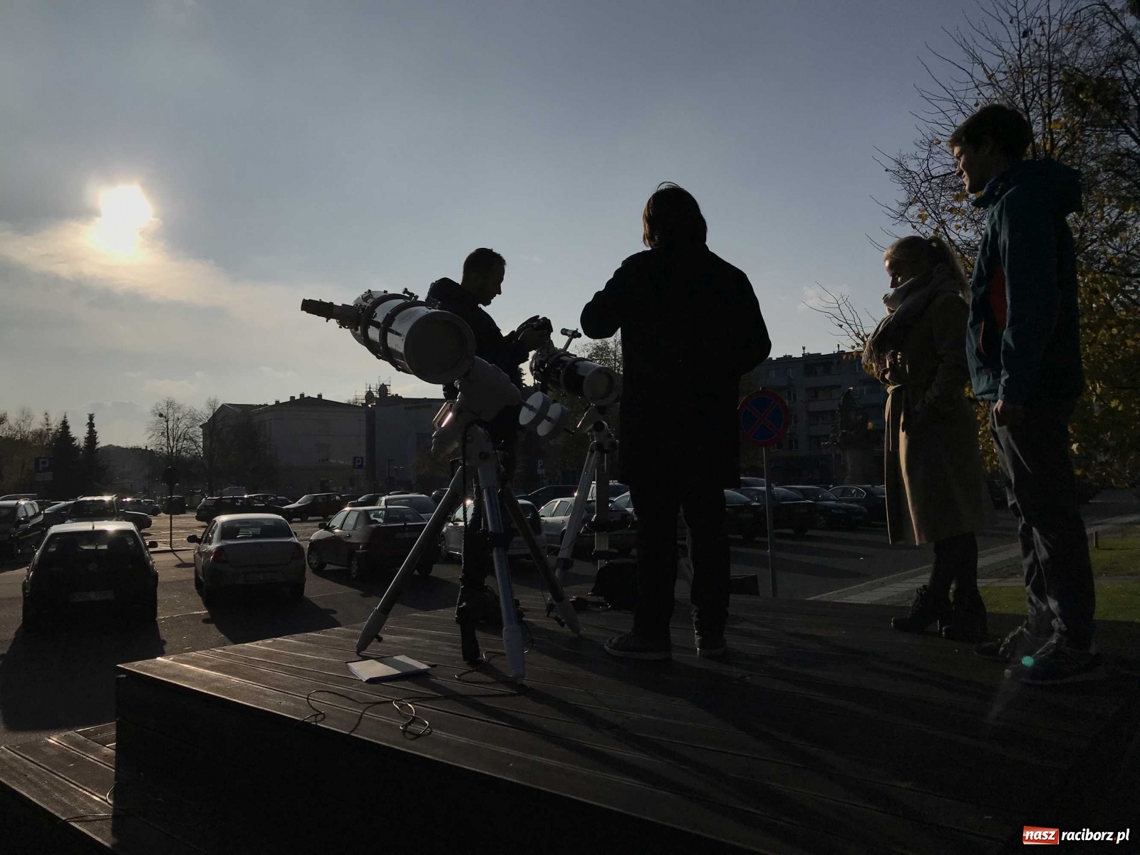 Zdjęcie w galerii na portalu naszraciborz.pl: Merkury jak jeden piksel. Małe obserwatorium przy raciborskiej fontannie wiadomości z regionu