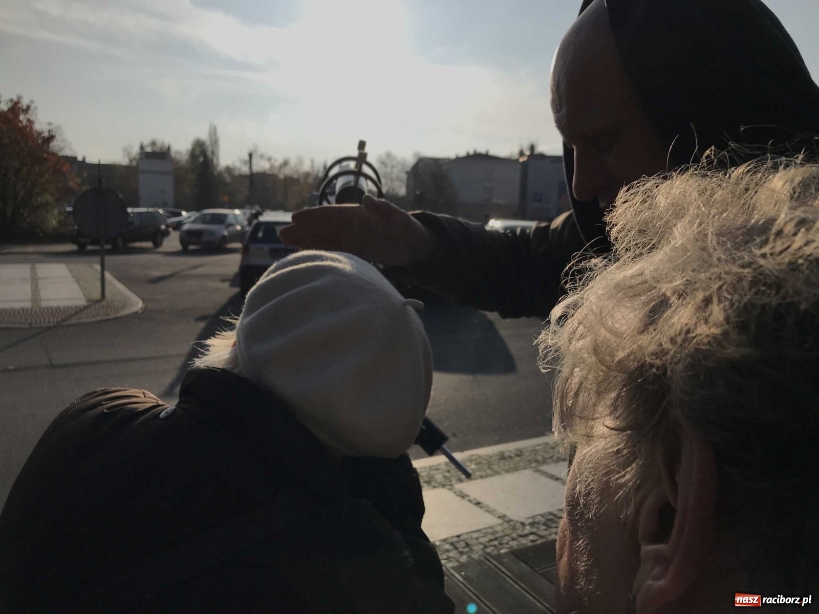 Zdjęcie w galerii na portalu naszraciborz.pl: Merkury jak jeden piksel. Małe obserwatorium przy raciborskiej fontannie wiadomości z regionu