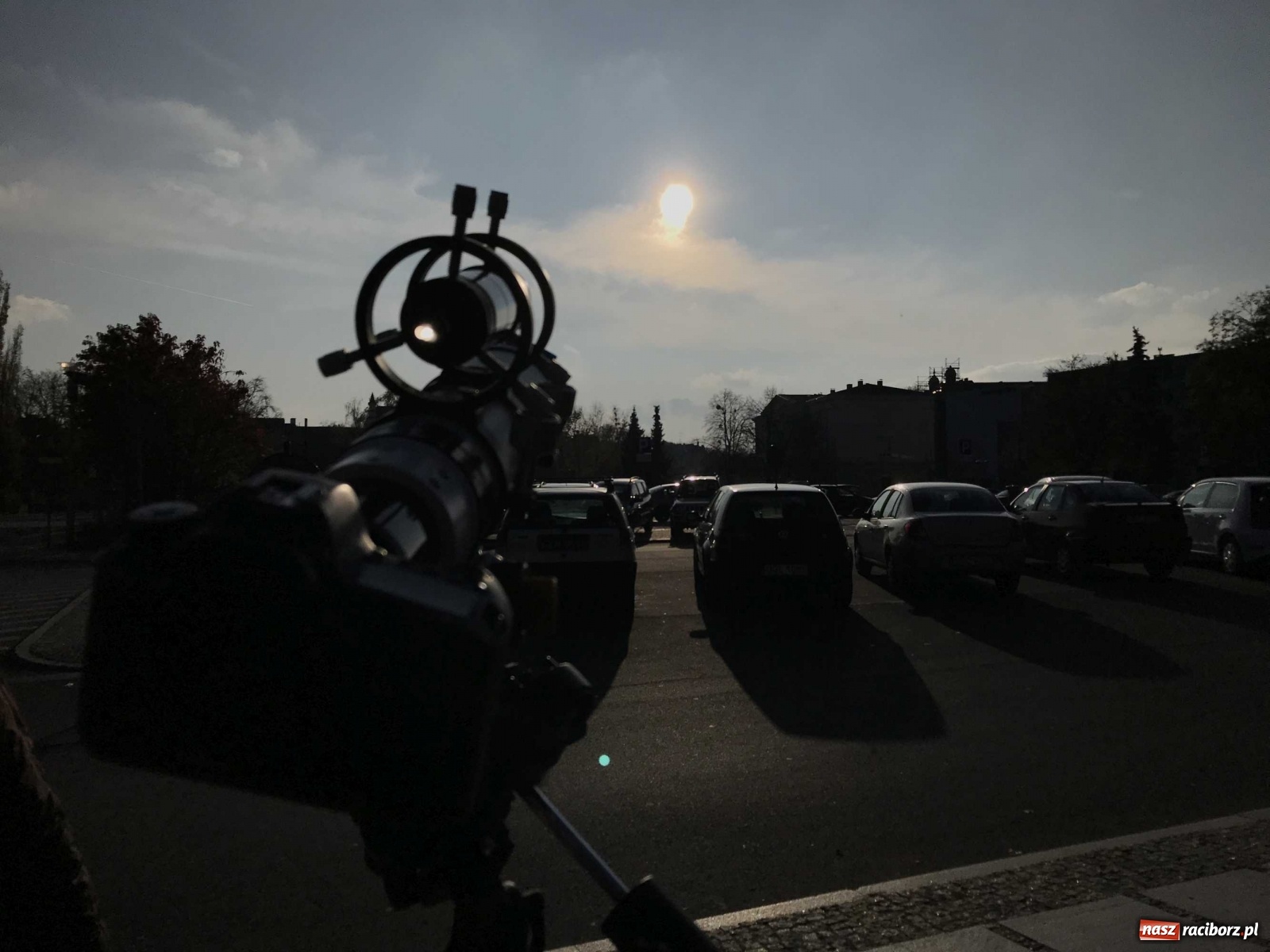 Zdjęcie w galerii na portalu naszraciborz.pl: Merkury jak jeden piksel. Małe obserwatorium przy raciborskiej fontannie wiadomości z regionu